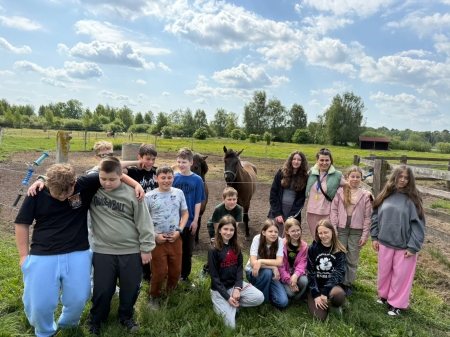 Wędrówka ku przygodzie – wycieczka klas piątych do Lipian