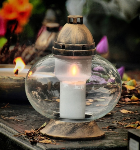 Szkolne Koło Wolontariatu rozpoczyna akcję zbiórki zniczy