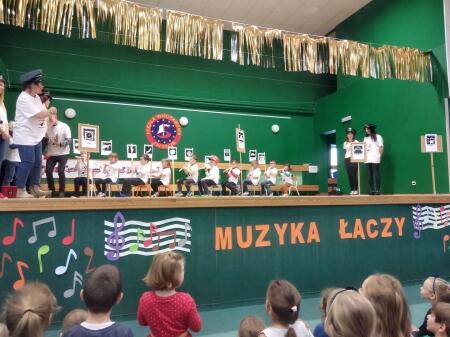 Muzyka łączy- przegląd twórczości muzycznej placówek integracyjnych 