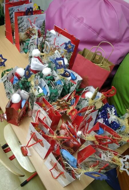 Większość dzieci uczy się zdalnie. My mamy to szczęście, że chodzimy do szkoły....