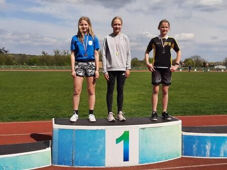 UDANE WYSTĘPY NASZYCH UCZNIÓW W ZAWODACH LEKKOATLETYCZNYCH